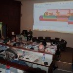 Möbelhersteller verfolgen den Herstellungsprozess des Lectra-Sofas.